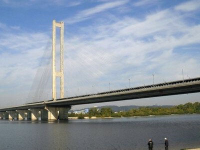 В Киеве на четыре дня частично ограничат движение по Южному мосту
