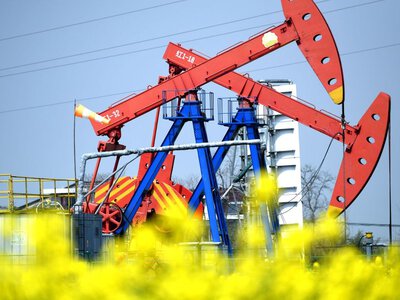 Последний раз такое было аж в мае: цена на нефть достигла 100 долларов за баррель
