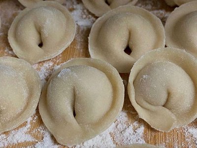 Топ-3 начинки для домашних пельменей: как приготовить сочный и нежный фарш