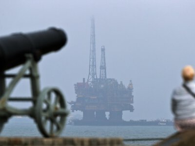 Цена на нефть Brent впервые с конца мая превысила $100 за баррель