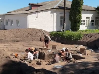 В Прилуках в ходе раскопок обнаружили монеты XVII века, захоронения и мастерскую сапожника