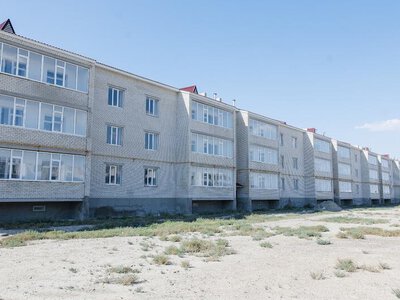 Глава региона поручил активизировать работу по завершению строительства проблемных объектов в Исатайском районе