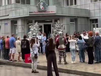 В Одессе устроили выписку из роддома в стиле Игры престолов (видео)