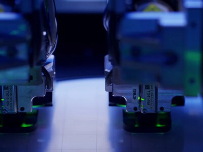 Samsung готовит массовую линию гибридной склеивания чипов D2W