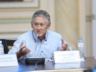  «Пора снять аульский чапан»: Бигельды Габдуллин объяснил, чего не хватает казахской литературе 