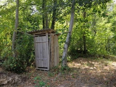  В Туркестанской области двухлетний ребенок погиб после падения в уличный туалет 