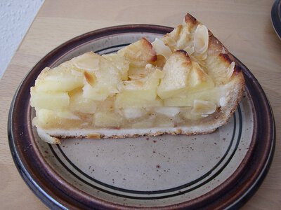 Класична яблучна шарлотка: рецепт із хитрощами