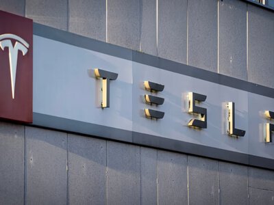 Акции Tesla упали почти на 15% после слабого финансового отчета