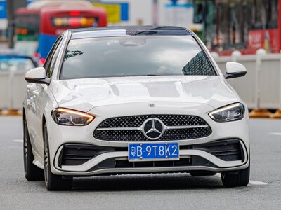 Огляд Mercedes-Benz C-Class W206: бізнес-седан п'ятого покоління
