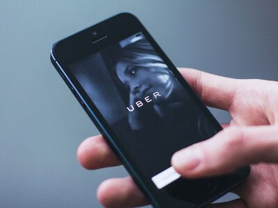 Uber запустив у Варшаві термінали для замовлення поїздок без смартфона