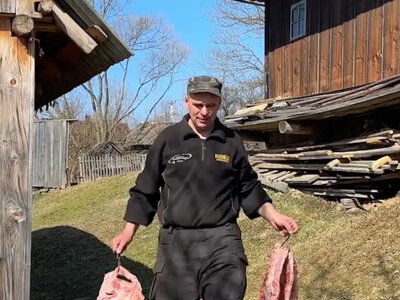 Вдали от цивилизации: украинец живет без людей в Карпатах — чем он там занимается (фото, видео)