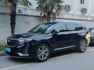 Cadillac повертає два бензинові кросовери
