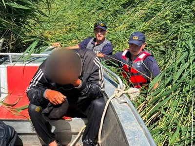  Пьяный мужчина зашел в камыши и не смог выбраться на озере Батпакколь 