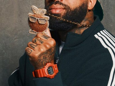 Casio представила лимитированный G-Shock в ярком дизайне, вдохновленном культовым спорткаром и рэпером Larry June