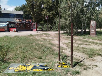 У Запоріжжі невідомі зруйнували меморіал Захиснику України, який боровся за збереження міського парку