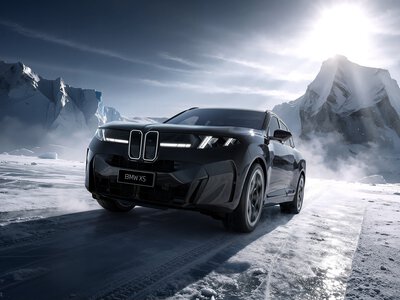 BMW показала роскошный семейный кроссовер с большим телевизором в салоне (фото)