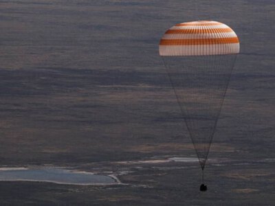 Экипаж космического корабля «Союз МС-28» приземлился в центре Казахстана