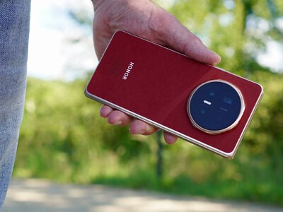 Можно купить вместо Samsung: более дешевый смартфон обошел Galaxy Z Fold8 Ultra (фото)