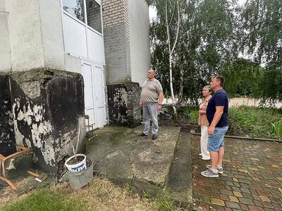 На Миколаївщині відновлюють ліцей, пошкоджений ворожим дроном: заклад відвідав начальник Вознесенської РВА Олександр Кукуруза
