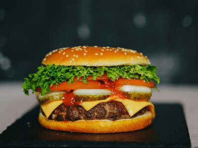 Как в ресторане: пять рецептов вкусных бургеров от звездных шефов