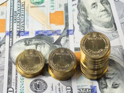 Цены на бензин давят на гривну: что будет с курсом доллара и евро в августе