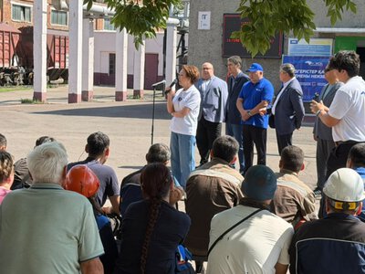  Партия «Ақ жол» провела встречу с трудовым коллективом вагоноремонтного завода 