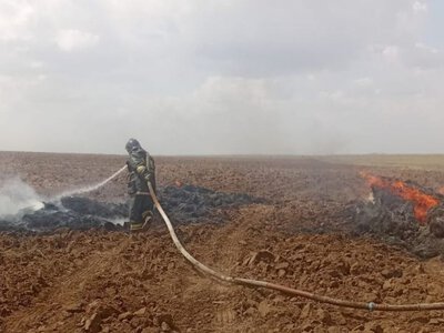 4 тонны сена загорелись в прицепе трактора в Акмолинской области 