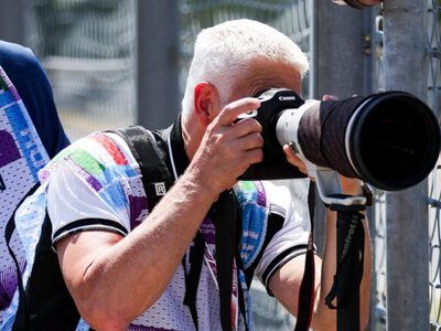 Не в качестве гостя, а с фотоаппаратом: в Венгрии президент Чехии снимал Гран-при Формулы-1