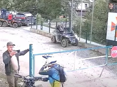 В Карпатах туристы на мотоциклах пытались проехать на гору Петрос: в заповеднике напомнили о запрете на джипинг