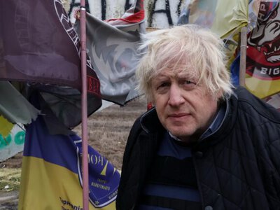 Бывший премьер Великобритании Джонсон снял фильм о войне в Украине и побывал на передовой