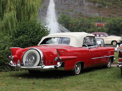 Один із найефектніших Cadillac Elegante 1955 із золотим оздобленням виставили на аукціон (Фото)