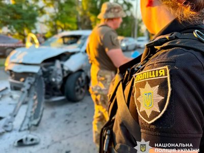 Взрыв автомобиля на Таирова: водитель погиб, пассажирка в больнице