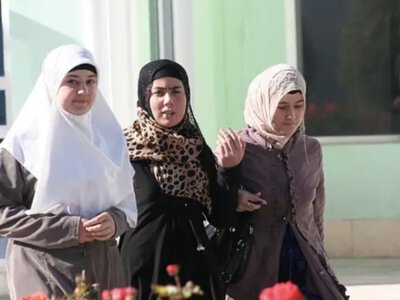  В Таджикистане запретили черные хиджабы и усилили контроль за бородами 