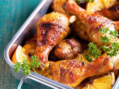 Запеченный картофель с куриным мясом в рукаве: как приготовить сочный ужин