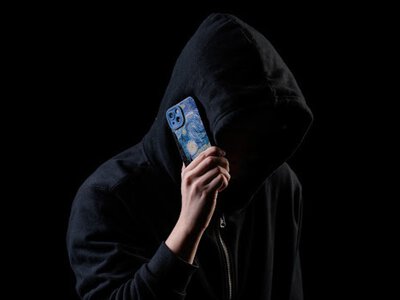  Телефонные мошенники убедили актюбинку выставить квартиру на продажу 