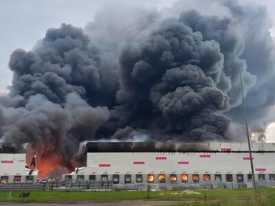  Беспилотники атаковали Рязань: сообщается о пожаре на предприятии и складе Wildberries 