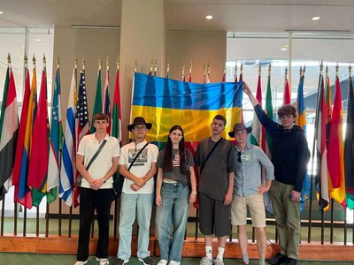 Пятеро школьников и студент из Донецкой области представили Украину на международной выставке в США