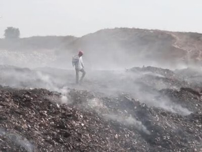 В Уральске из-за пожара на мусорном полигоне ввели режим ЧС