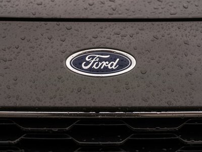 Акции Ford взлетели на 44% благодаря ИИ: почему инвесторы требуют реальных контрактов