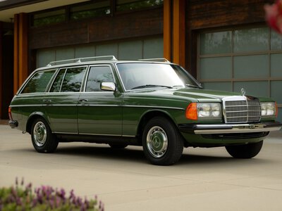 Жертва землетрясения: 47-летний Mercedes W123 продают по цене нового Гелендвагена (фото)