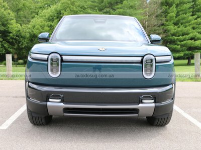 Перший Rivian R2 пішов з аукціону без ажіотажу