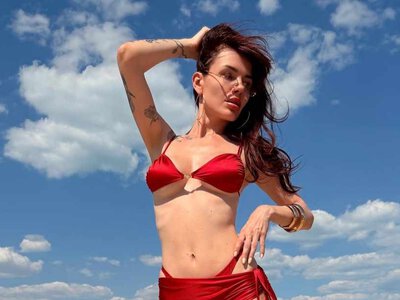 MamaRika в яскравому пляжному луці показалася в Одесі (фото)