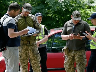 Наручники, дубинки и газ: в ТЦК объяснили, могут ли сотрудники применять силу к гражданским