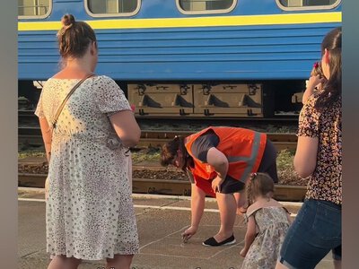 Проводница Укрзализныци растрогала сеть простым поступком (видео)