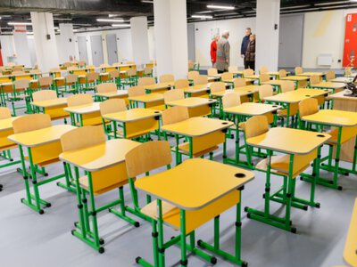 В Киеве из более 40 запланированных укрытий для учебных заведений официально открыли только три