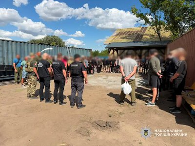 В Одессе задержали командира воинской части: заставил 80 солдат строить ему дом (фото)