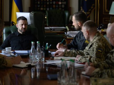 Фронт, ПВО и асимметричные меры противодействия российской баллистической ракетной угрозе: Зеленский заслушал доклады военного руководства