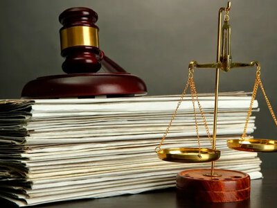 Учительница 17 лет пробыла на больничном, а сейчас оспаривает выход на пенсию в суде