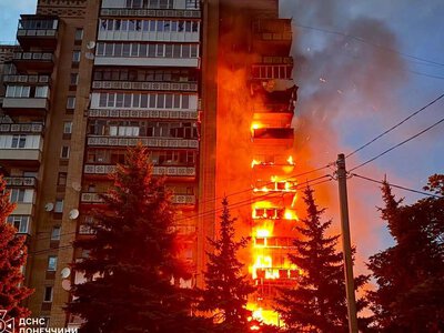 В Краматорске спасатели спасли двух человек из многоэтажного дома после авиаудара
