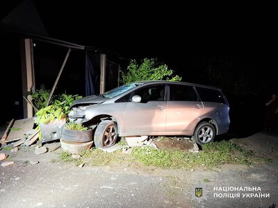 Пьяный водитель в Николаеве сбил мужчину на электросамокате, врезался в забор и попытался скрыться